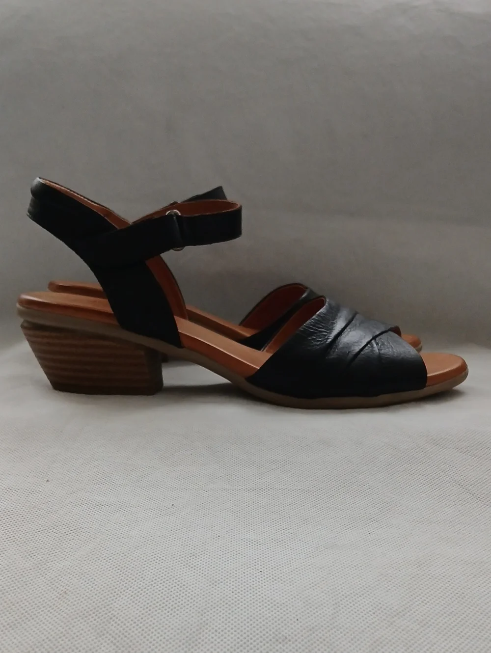 Miz Mooz Womens 41 Kacie Black Leather Sandals Crossover Ankle Strap Block Heel